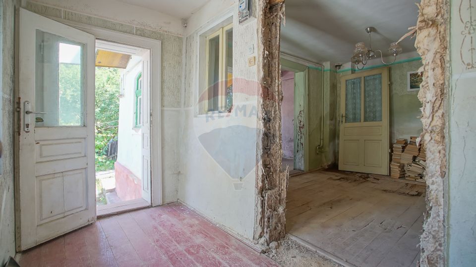 Casă demolabilă, cu teren și panoramă în Scheii Brasovului