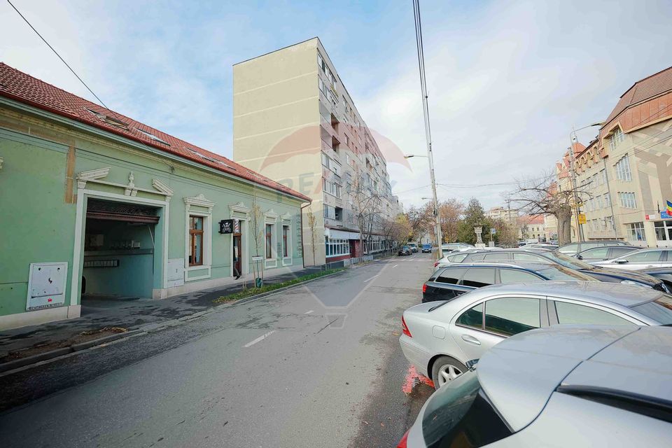 65.8sq.m Commercial Space for sale, Ultracentral area