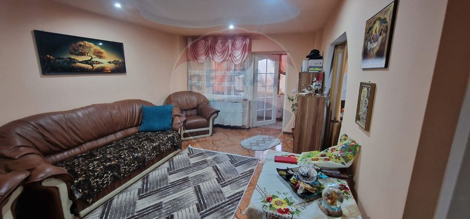 Apartament 3 camere parter cu intrare separata, Buhusi/Bacau