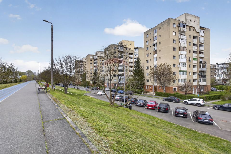 2 Apartamente unite, 5 camere de vânzare pe Malul Muresului, etajul 2