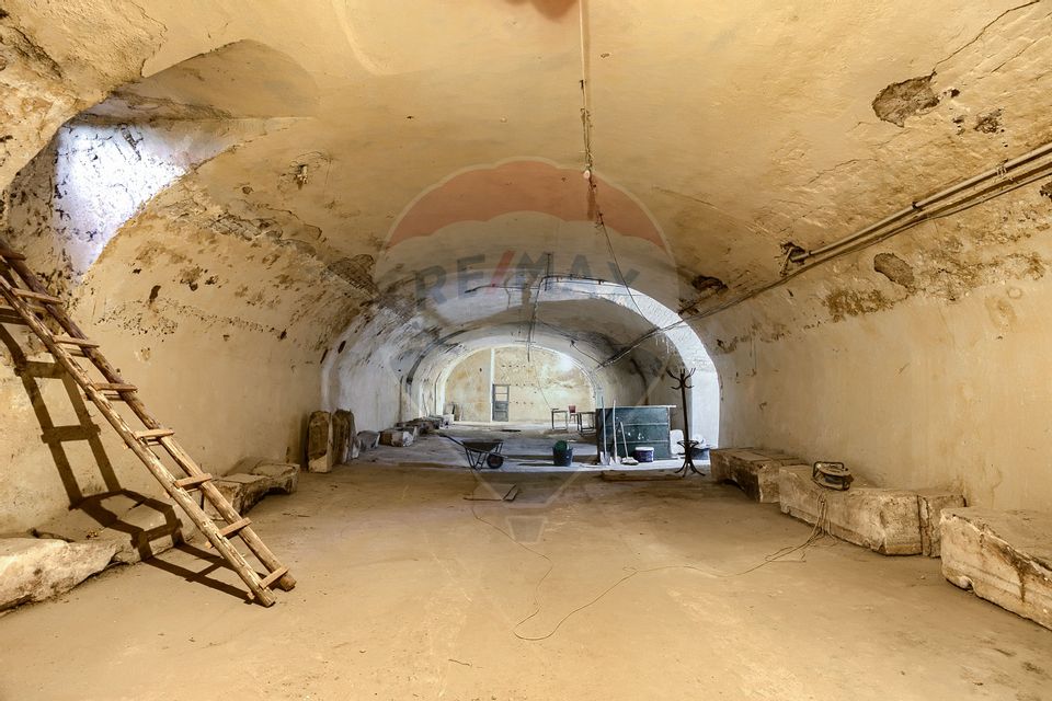 272sq.m Commercial Space for sale, Ultracentral area