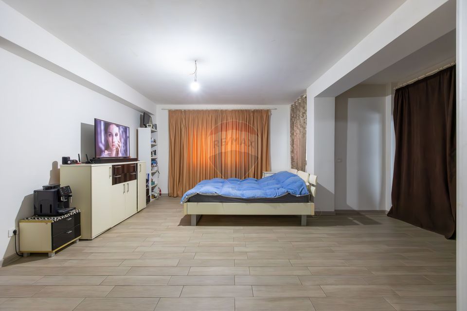 Casă / Vilă cu 4 camere de vânzare în Cartier - Gheraiesti