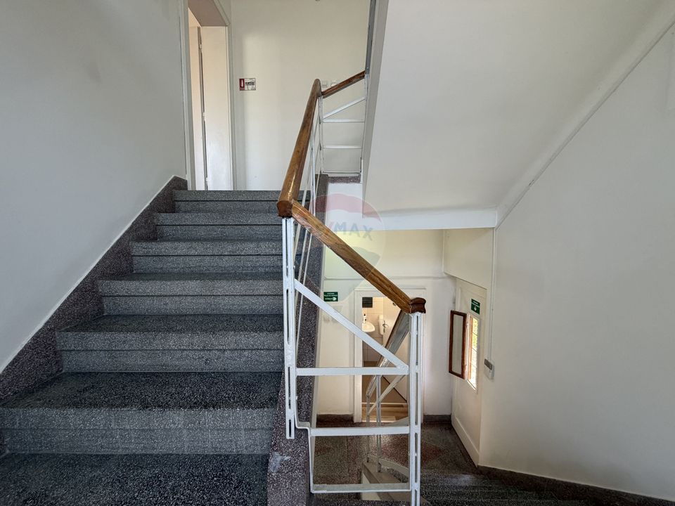 Casă / Vilă cu 5 camere de vânzare în zona Tipografilor