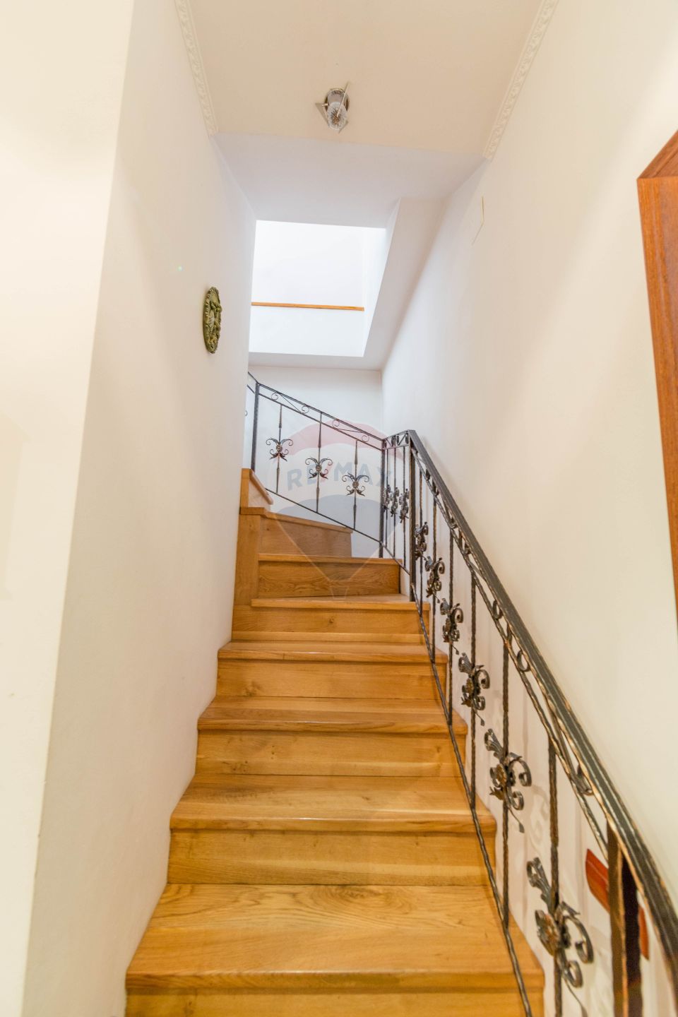 Property Located under Tâmpa composed of 2 Houses and Garden,