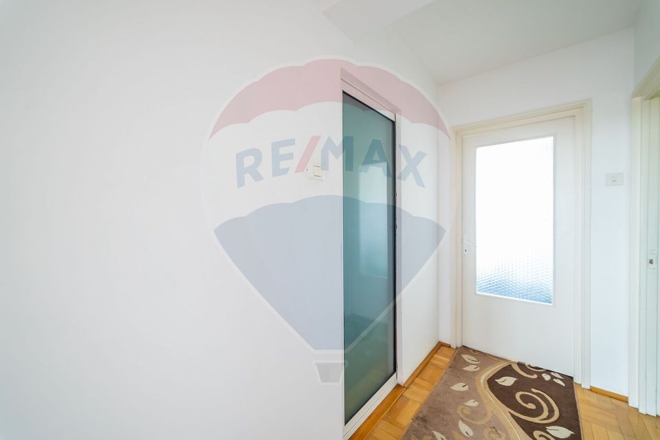 Apartament cu 3 camere de închiriat în zona centrala