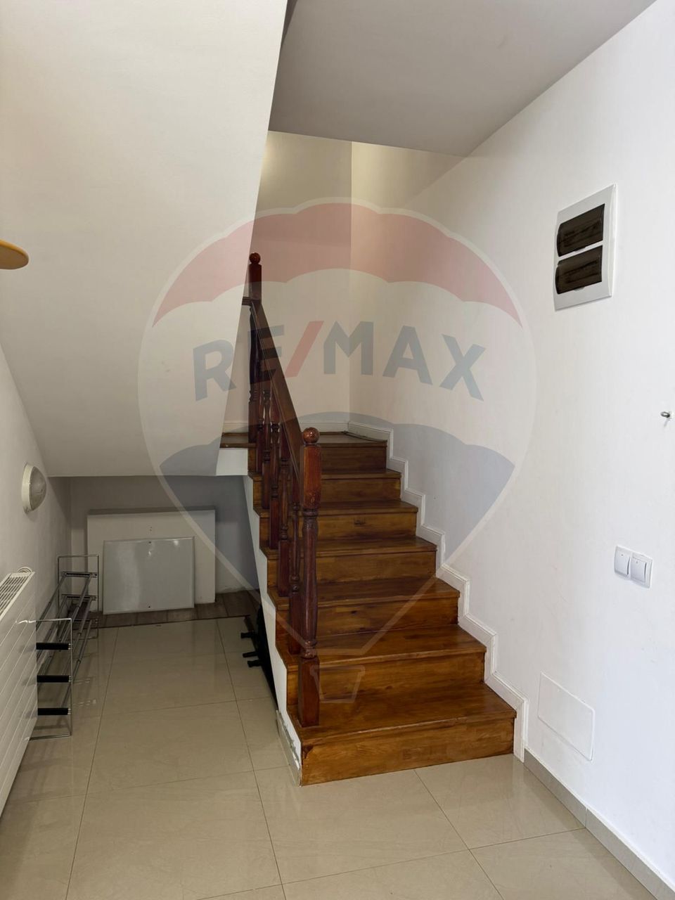 Apartament cu 5 camere de închiriat în zona Buna Ziua