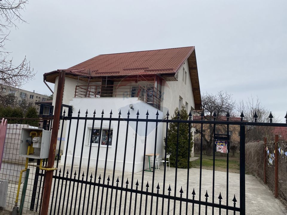 Casă / Vilă cu 6 camere de vânzare în zona Ozana-Pallady