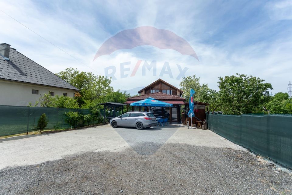 Pensiune agroturistică cu 6 camere + Casă de locuit, de vânzare