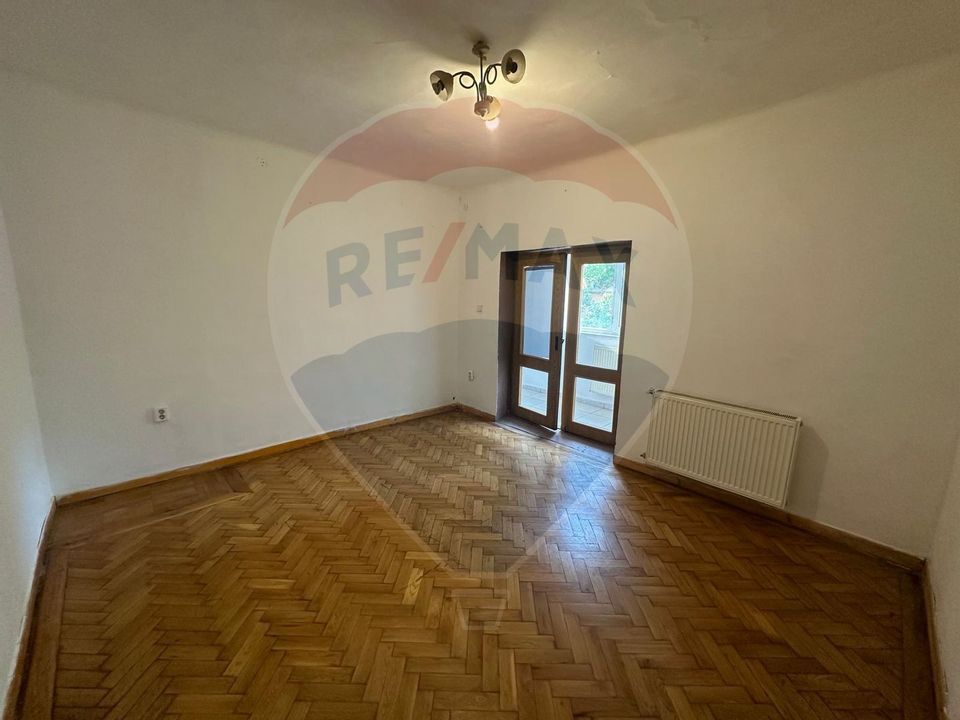 3 room House / Villa for sale, Decebal area