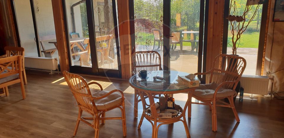 Vila Impunatoare multi-generationala cu Turnulet si Arhitectura Unica