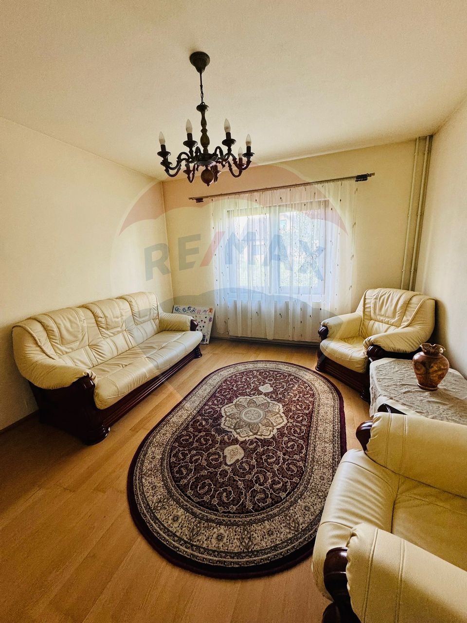 Casă / Vilă cu 5 camere de vânzare în zona Sud-Est