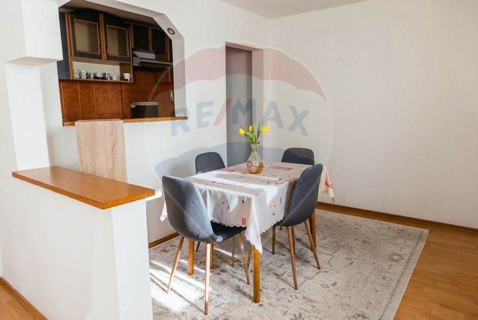 8 room House / Villa for sale, Sud-Est area