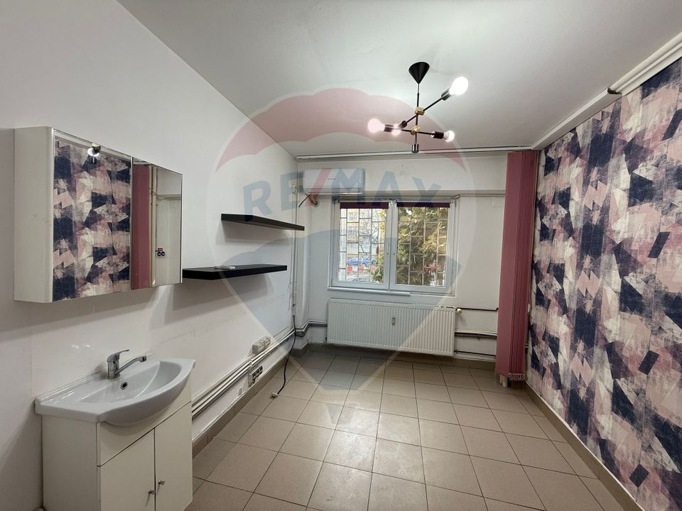 Spațiu comercial stradal 61 mp, Bd. Chisinau - vitrina si acces direct