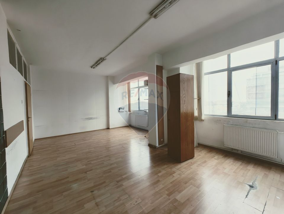 28sq.m Office Space for rent, Semicentral area