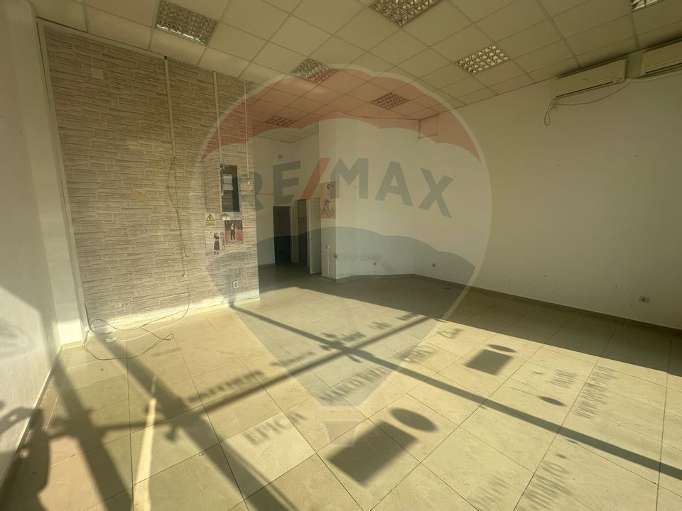 Spațiu comercial de 64mp de închiriat în zona Calea Bucuresti