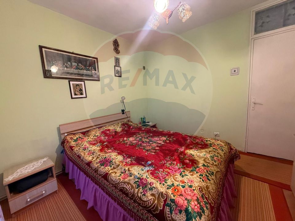 Apartament cu 3 camere de vânzare în zona Valea Aurie