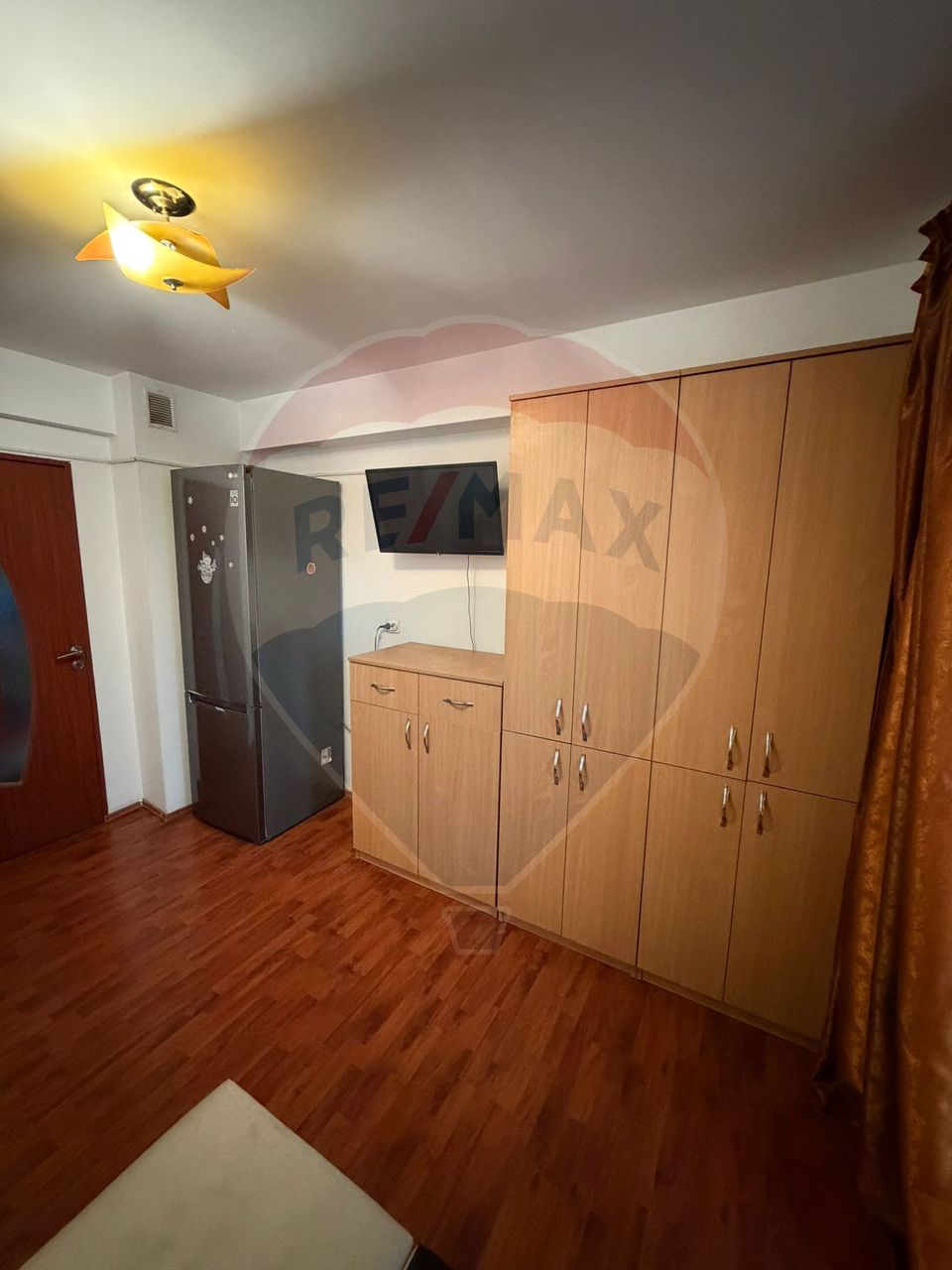 Apartament cu 3 camere de vânzare în zona Craiovita Noua
