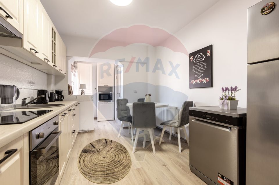 Apartament cu 4 camere de vânzare în zona Central