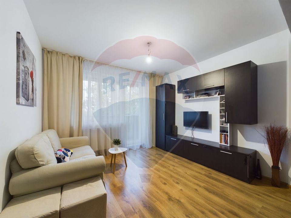 Apartament cu 3 camere de vânzare în zona Aparatorii Patriei