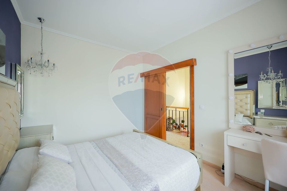 Casă de vânzare cu 4 camere în cartierul Beverly Hills, Sânmartin