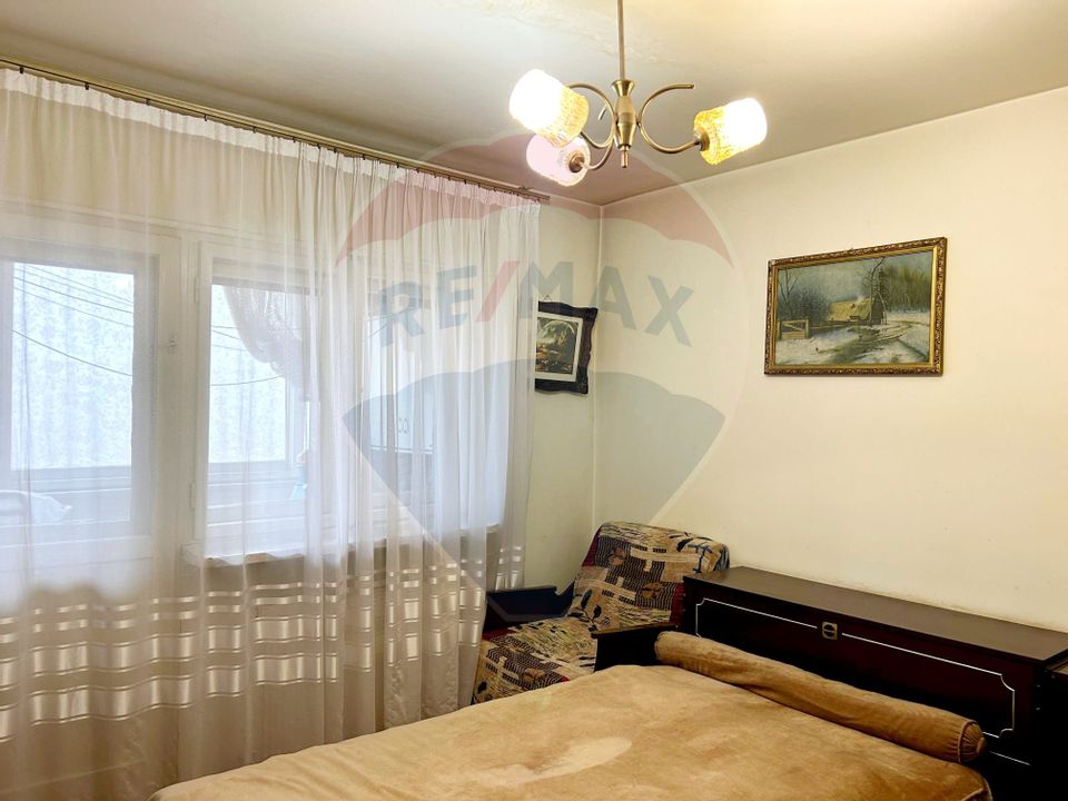 Apartament  4 camere / 75 mp / decomandat/  zona 1 Mai / 2 bai / 4 / 4