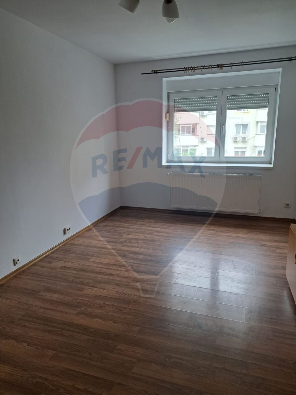 Inchiriere apartament cu 3 camere Tei semimobilat imobil 1983