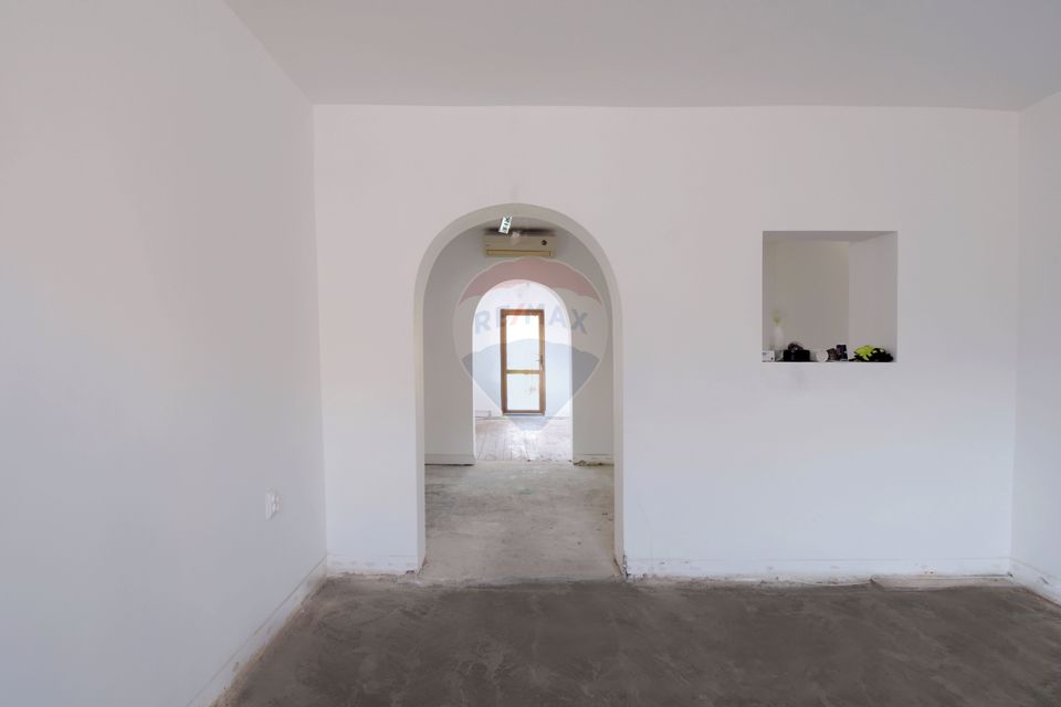 Casa cu 2 camere si 912 mp teren de inchiriat, zona Baciu