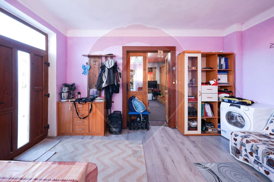 2 case cu curte proprie - locație centrala