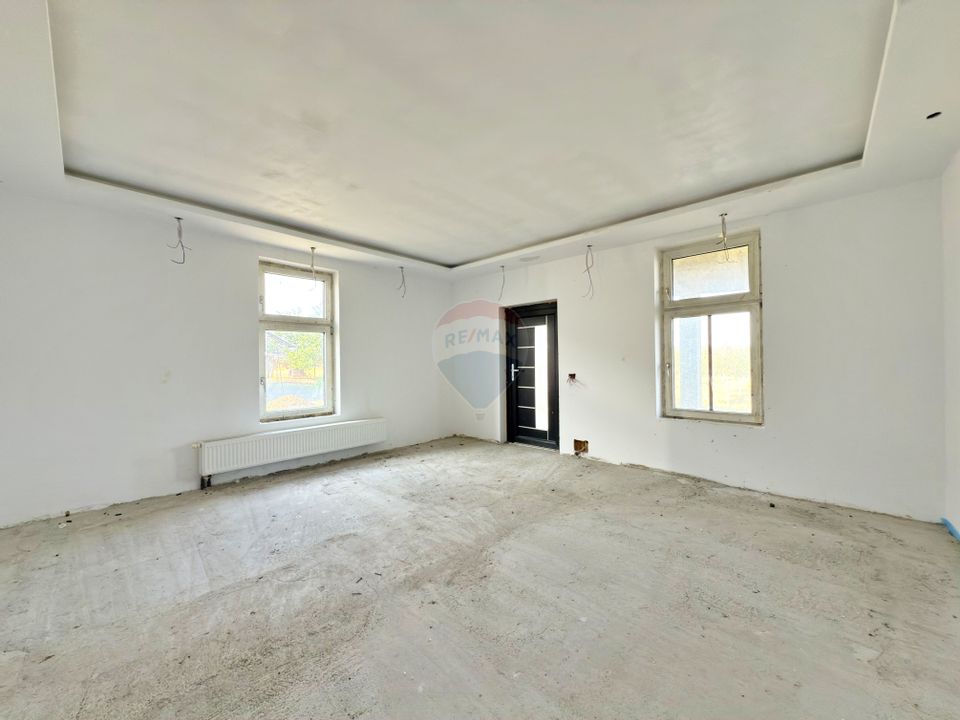 Casă cu 2 camere de vânzare loc. Frumușeni, jud. Arad