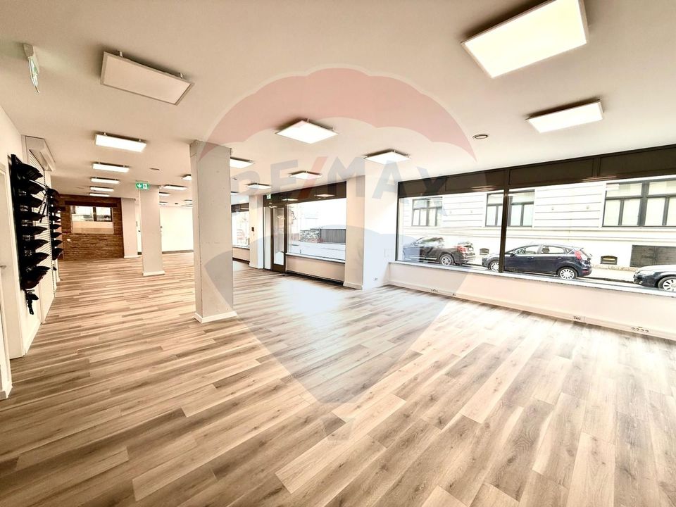 De inchiriat spatiu parter central, vitrina mare, 284 mp