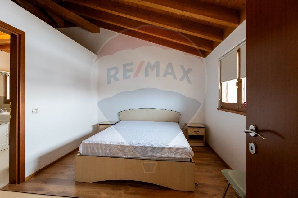 8 room House / Villa for sale