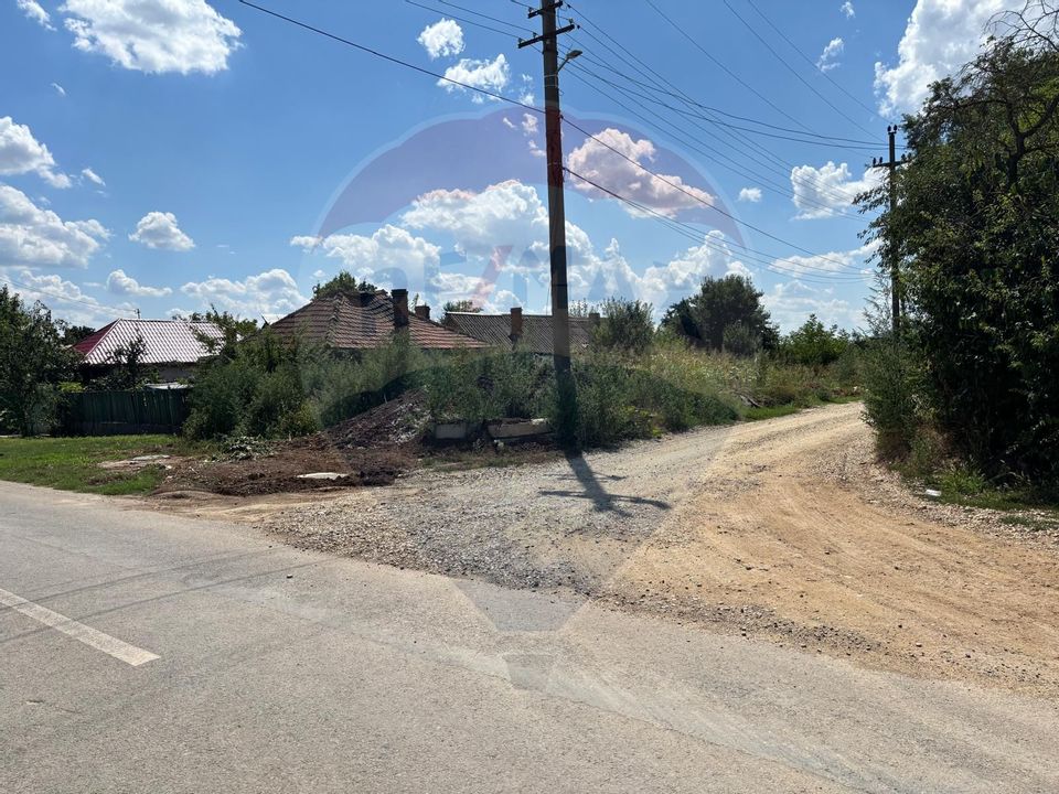 Teren intravilan 1.400mp Izvorani (IF), drum asfaltat, la 3 min de DN1