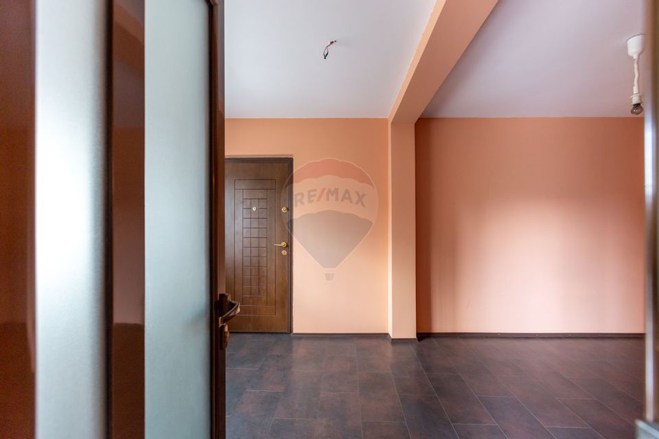 10 room House / Villa for sale, Serbanesti area