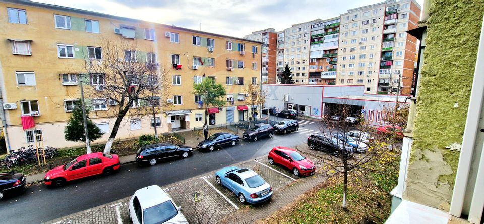 Apartament 2 camere, etaj 2, centrala proprie, balcon - zona Fortuna