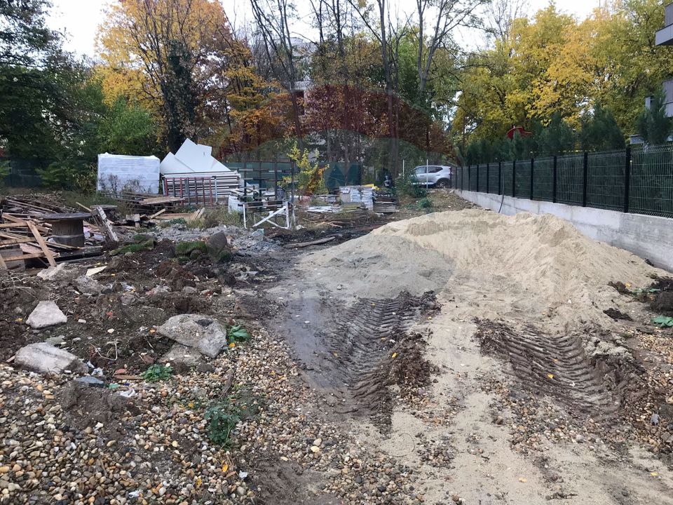 Land 1,383sqm Strada Piatra Craiului