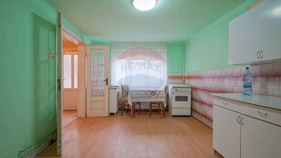 Casa individuala cu doua corpuri, teren 1000mp
