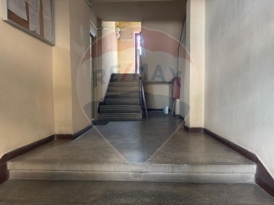 Apartament cu 4 camere de vânzare la vile, zona Ultracentrală