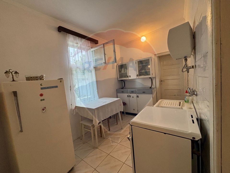 Casă / Vilă cu 5 camere de vânzare în Aleșd zona Ultracentral