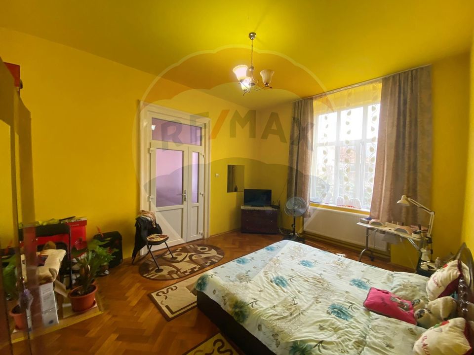 Apartament cu 2 camere central