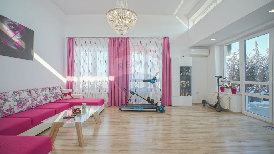 REZERVAT! Penthouse cochet, 3 camere, terasă mare, langă aeroport