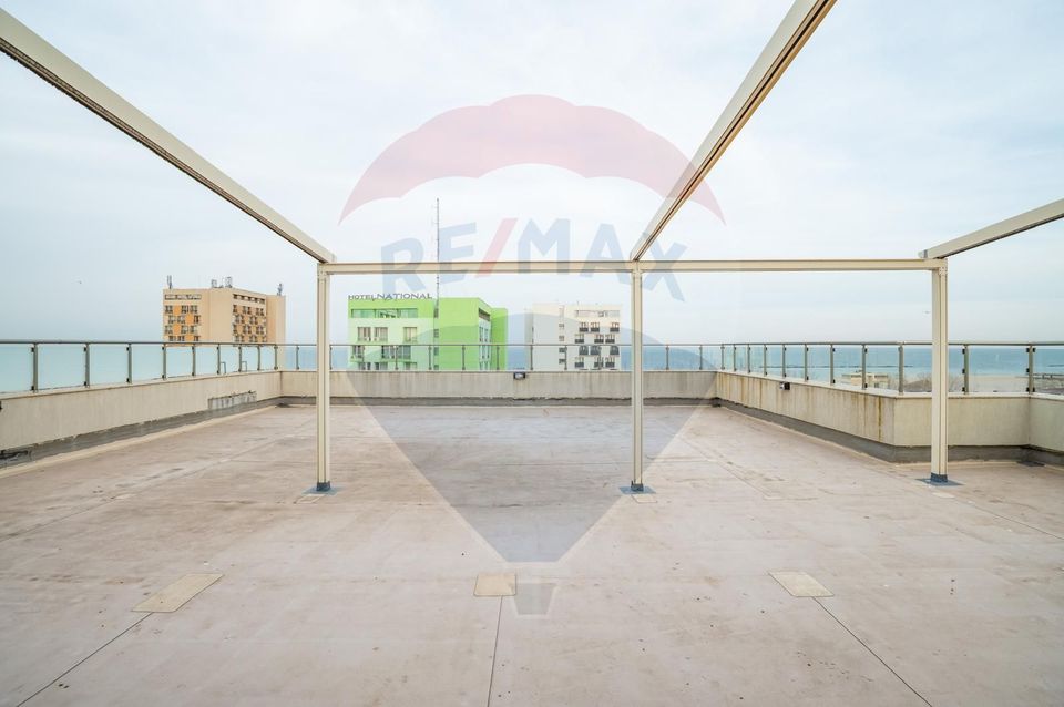 Penthouse de vanzare in Mamaia vedere frontala lac si marea Neagra
