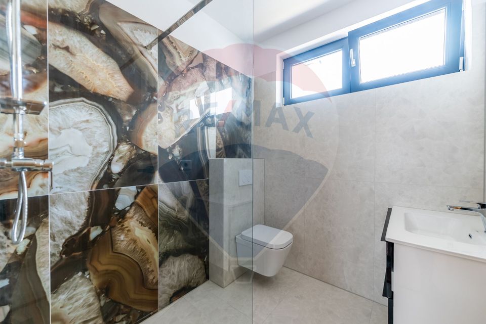 Casă elegantă și spațioasă – în complex privat, zona centrală Arad