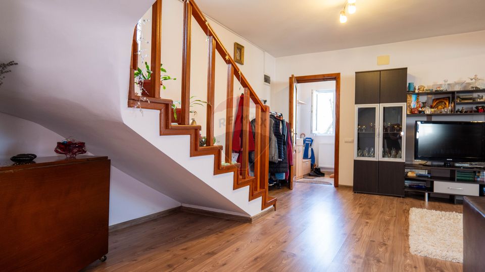 Vanzare vilă Bacu P+1+Pod, livadă, acces rapid A0/A1/Centură