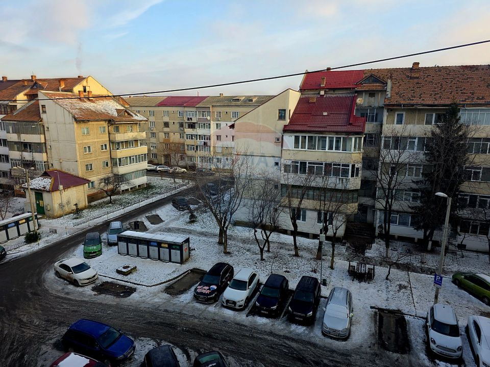 Apartament cu 2 camere de vânzare în zona 1 Mai