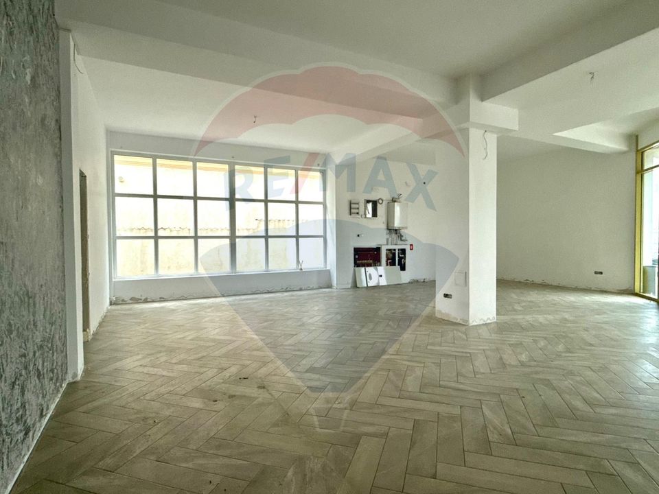186sq.m Commercial Space for rent