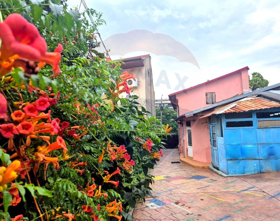 Casa de vanzare pretabila locuinta sau afacere | 13 Septembrie