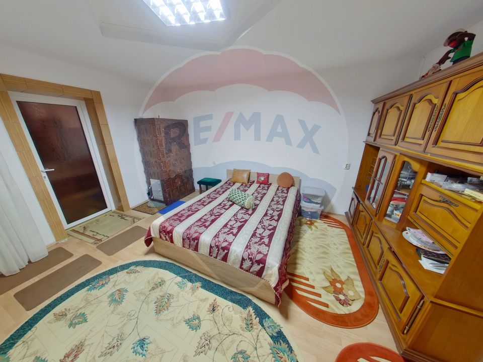 Casă / Vilă cu 16 camere de vânzare în zona Bobâlna