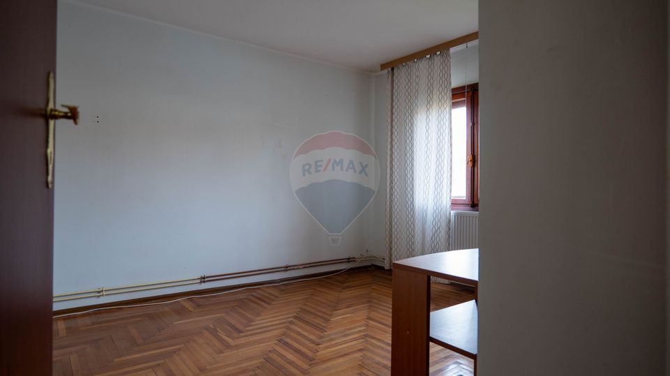 Vanzare - apartament 4 camere, curte, foisor, piscina - Snagov