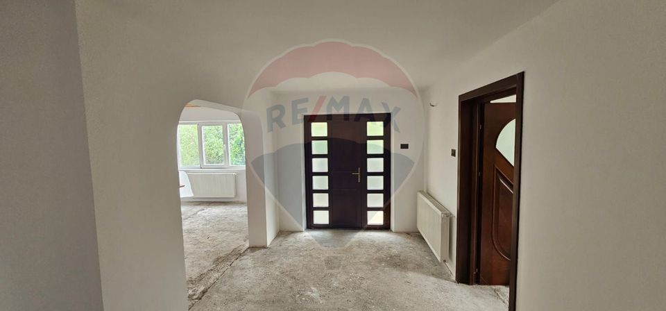 6 room House / Villa for sale, Est area