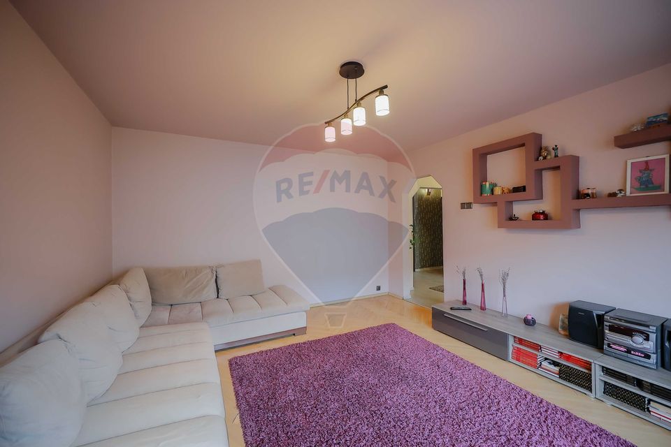 Apartament 3 camere de vânzare în zona Rogerius